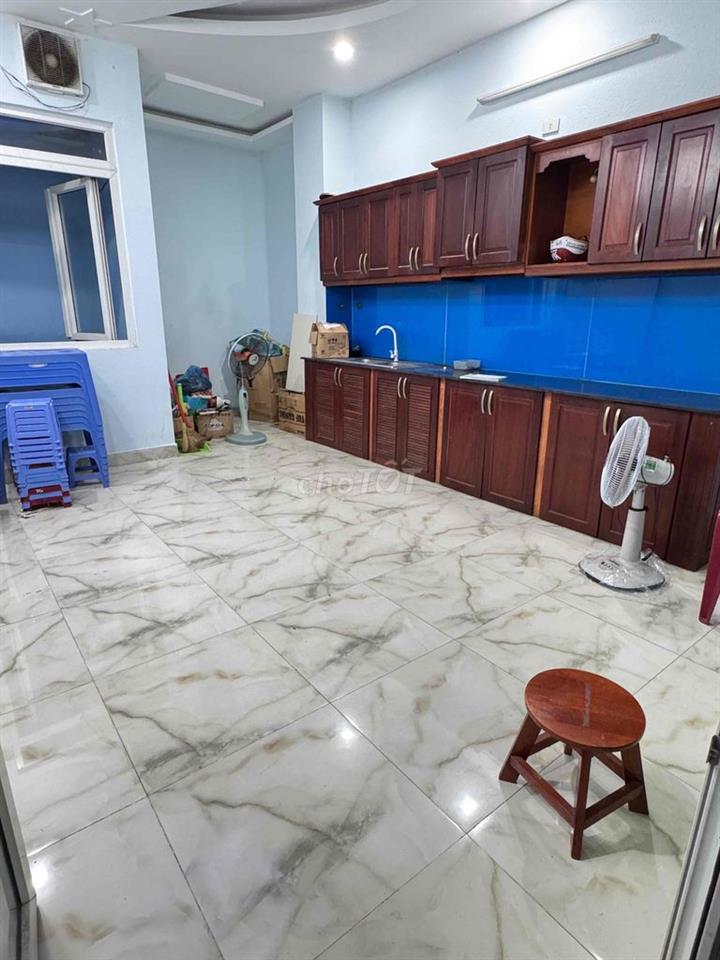 CHO THUÊ NGUYÊN LẦU 1 - 1PK ( CÓ BẾP ) + 1PN BAN CÔNG - 1WC