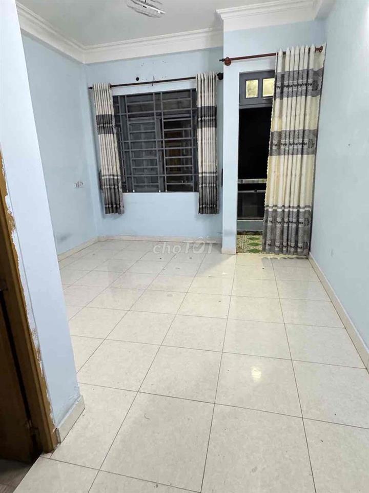 CHO THUÊ NGUYÊN LẦU 1 - 1PK ( CÓ BẾP ) + 1PN BAN CÔNG - 1WC