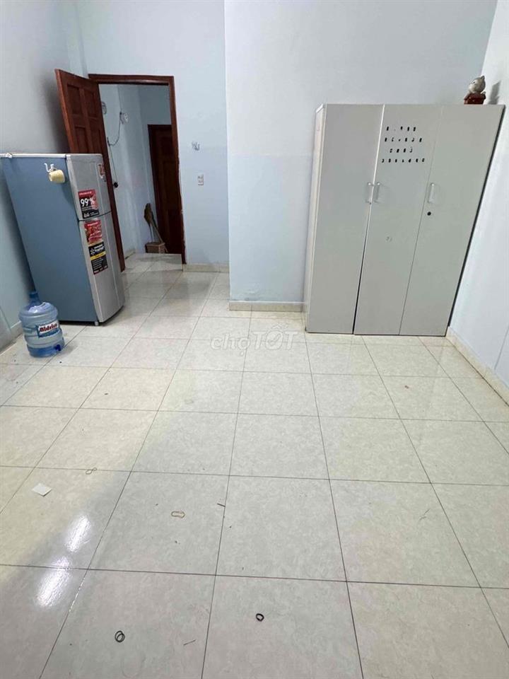 PHÒNG BAN CÔNG - SẴN TỦ LẠNH, TỦ QUẦN ÁO