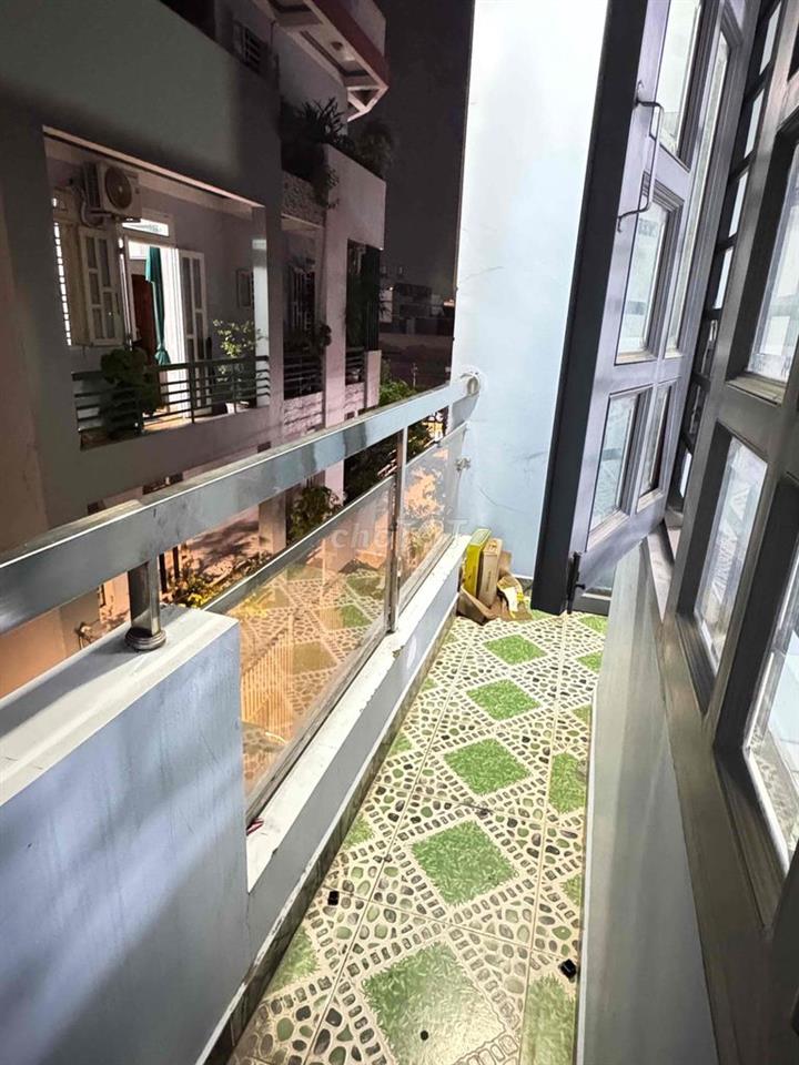 PHÒNG BAN CÔNG - SẴN TỦ LẠNH, TỦ QUẦN ÁO