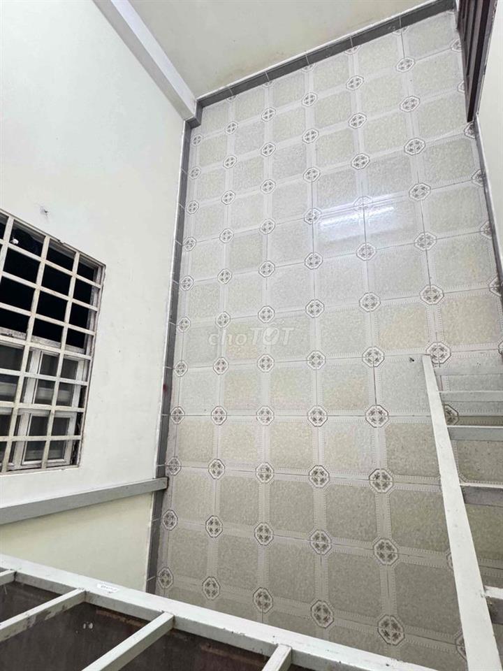 PHÒNG TRỌ - GẦN CHỢ ĐÊM BÀ HOM