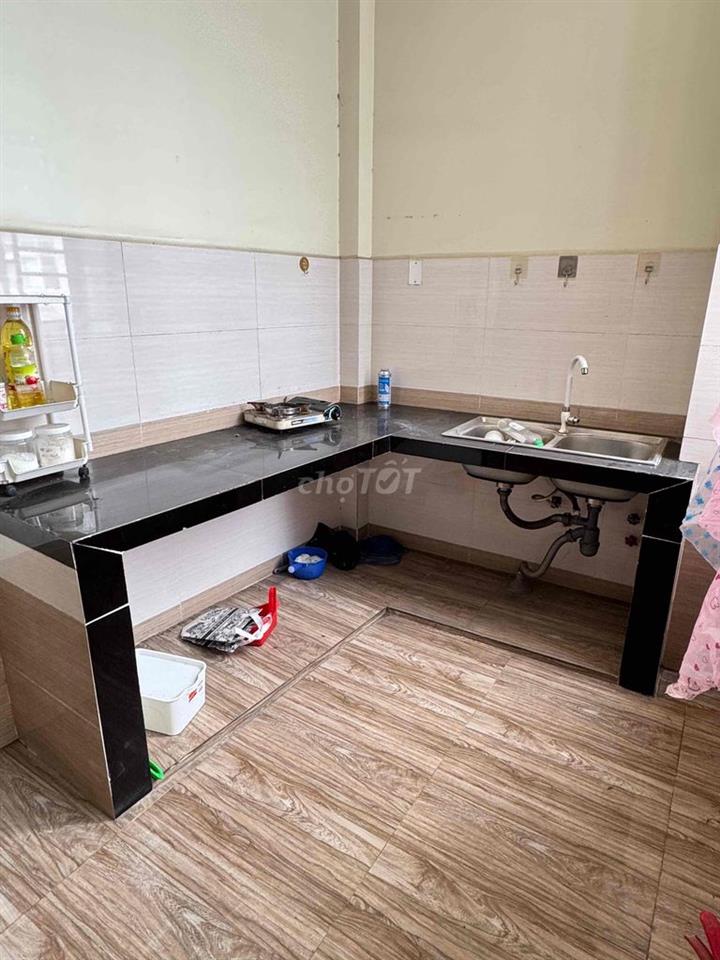 PHÒNG - SẴN MÁY LẠNH - THANG MÁY