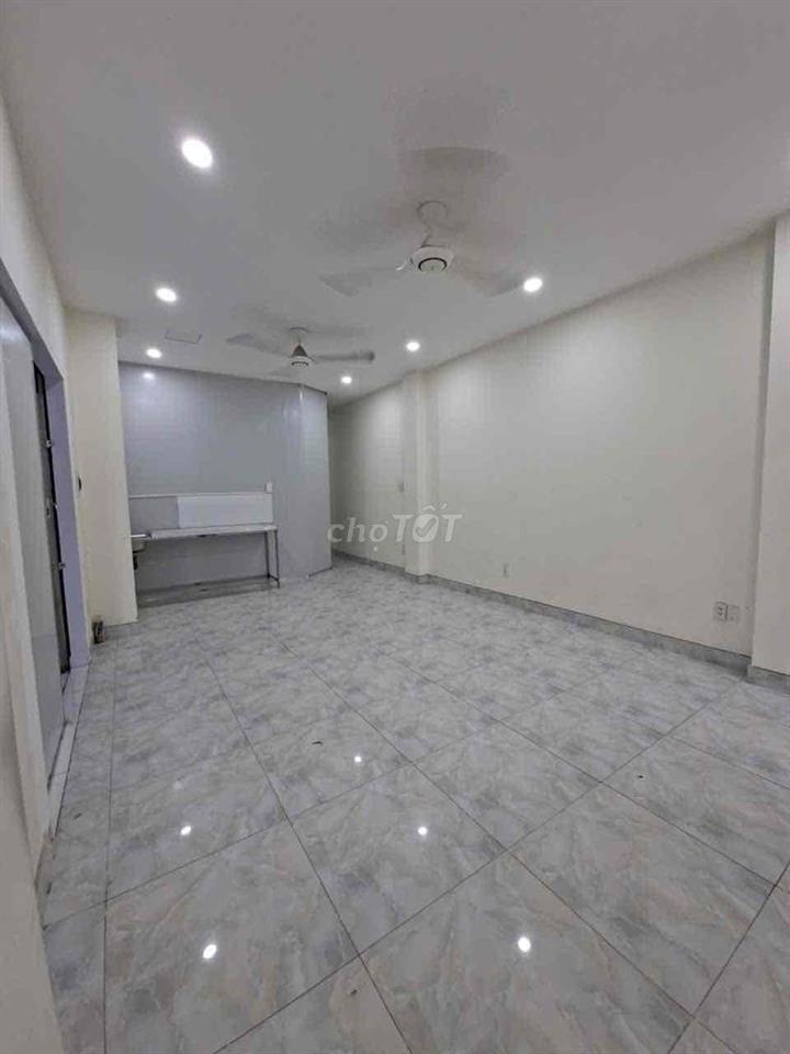 PHÒNG BAN CÔNG 60m2 - 1PN + 1PK + 1WC