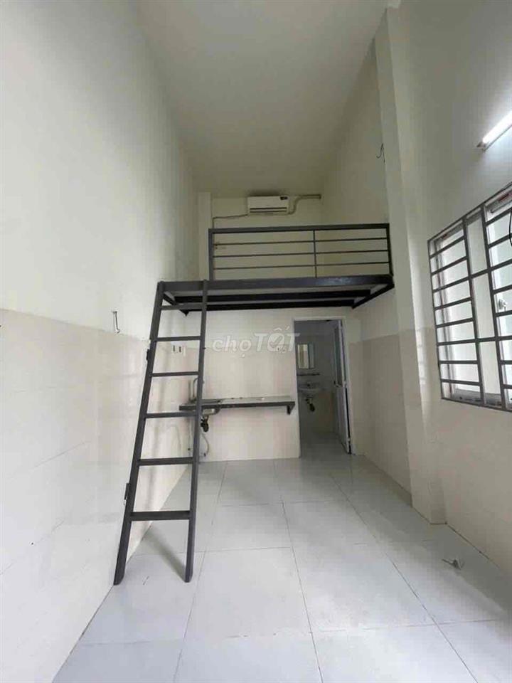 CHO THUÊ PHÒNG GÁC CAO CỬA SỔ TRỜI GẦN AEON TÂN PHÚ HUIT KCN VĨNH LỘC