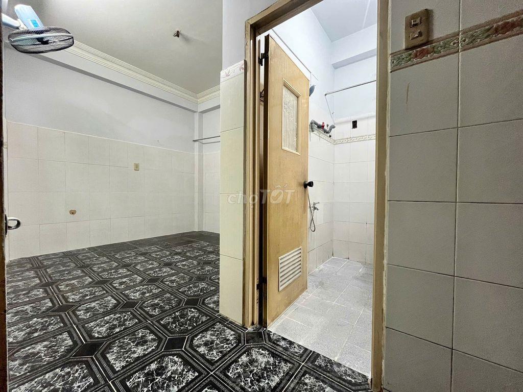 PHÒNG CỬA SỔ NGAY CAO ĐẲNG LÝ TỰ TRỌNG