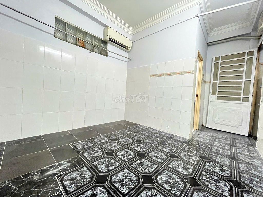 PHÒNG CỬA SỔ NGAY CAO ĐẲNG LÝ TỰ TRỌNG
