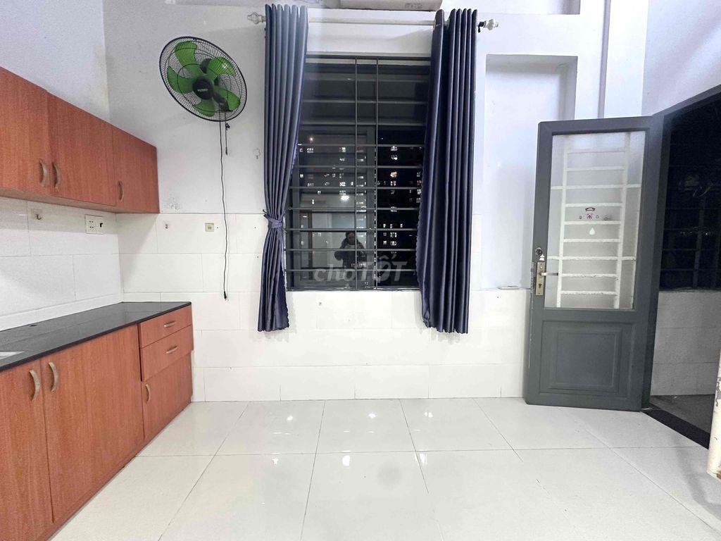 DUPLEX CỬA SỔ TRỜI SIÊU RỘNG THANG MAY GẦN ĐẠI HỌC VĂN HIẾN