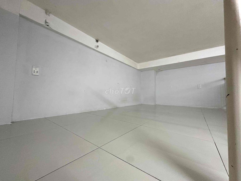 DUPLEX CỬA SỔ TRỜI SIÊU RỘNG THANG MAY GẦN ĐẠI HỌC VĂN HIẾN