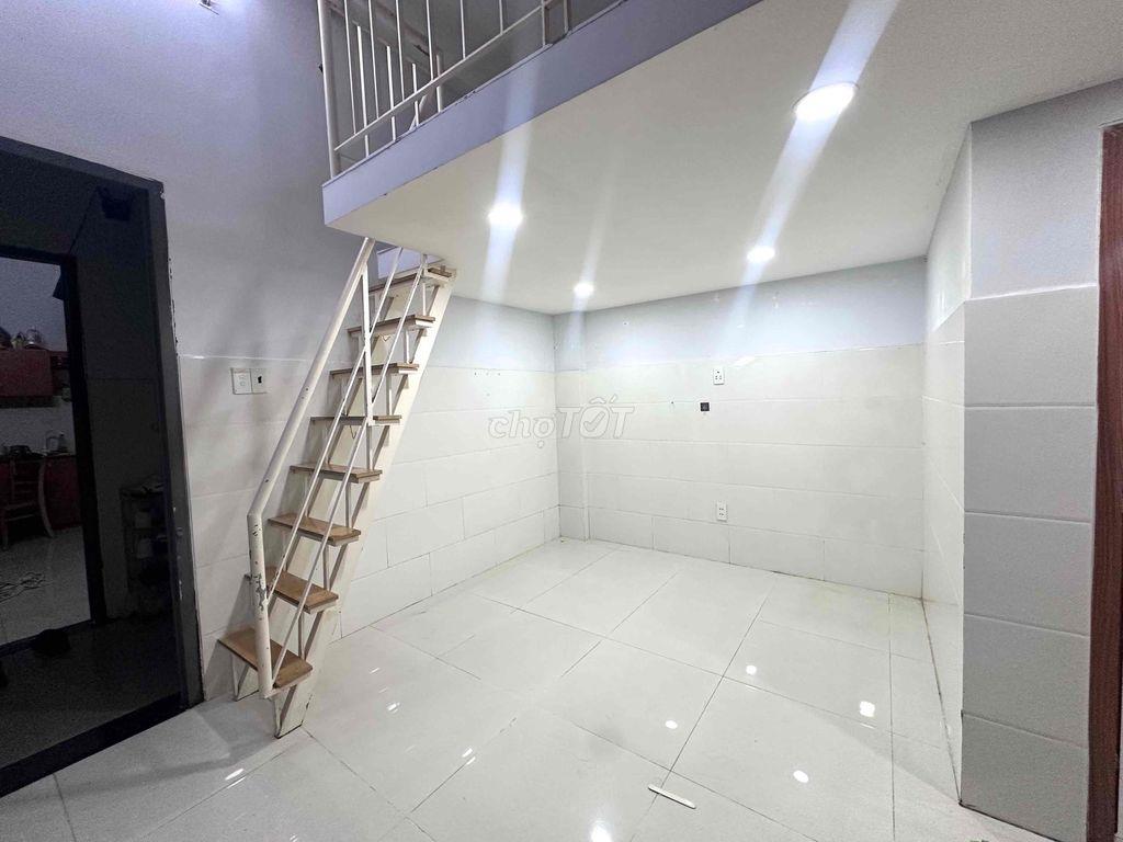 DUPLEX CỬA SỔ TRỜI SIÊU RỘNG THANG MAY GẦN ĐẠI HỌC VĂN HIẾN
