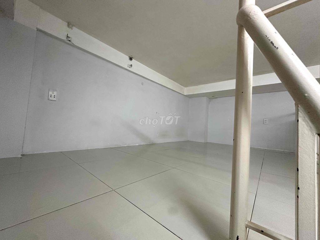 DUPLEX CỬA SỔ TRỜI SIÊU RỘNG THANG MAY GẦN ĐẠI HỌC VĂN HIẾN