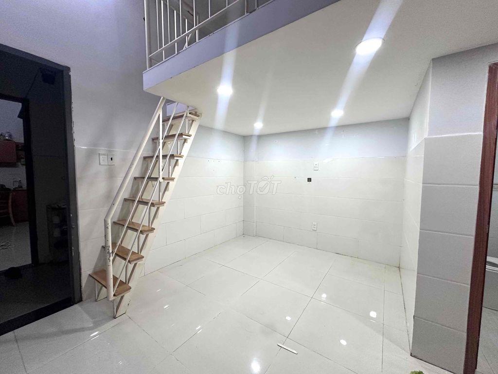 DUPLEX CỬA SỔ TRỜI SIÊU RỘNG THANG MAY GẦN ĐẠI HỌC VĂN HIẾN