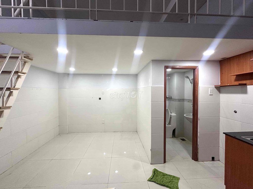 DUPLEX CỬA SỔ TRỜI SIÊU RỘNG THANG MAY GẦN ĐẠI HỌC VĂN HIẾN