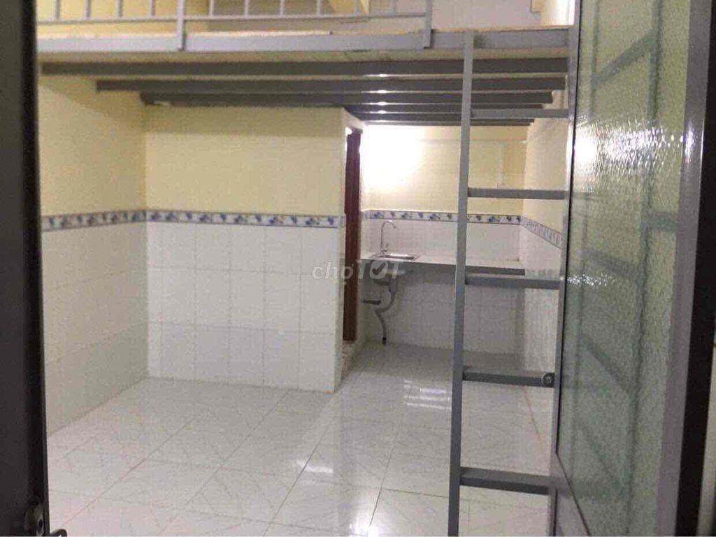 CHO THUÊ PHÒNG TRỐNG CÓ GÁC RỘNG RÃI GIÁ RẺ GẦN CÔNG VIÊN ĐẦM SEN