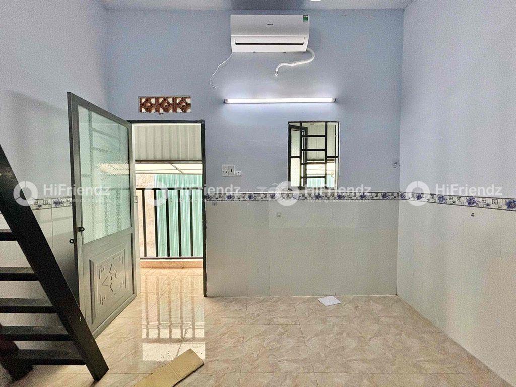 Cho Thuê Phòng Gác Rộng Rãi Sẵn Máy Lạnh Gần Đại Học Văn Hiến, Tân Phú
