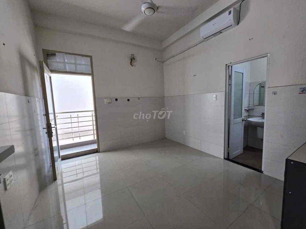 Cho Thuê Phòng Ban Công Giá Rẻ Sẵn Máy Lạnh Ngay Đại Học Văn Hiến
