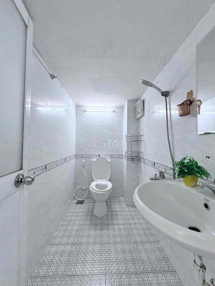 Cho Thuê Phòng Gác Cửa Sổ Trời Full NT Ngay Etown Cộng Hoà, Tân Bình