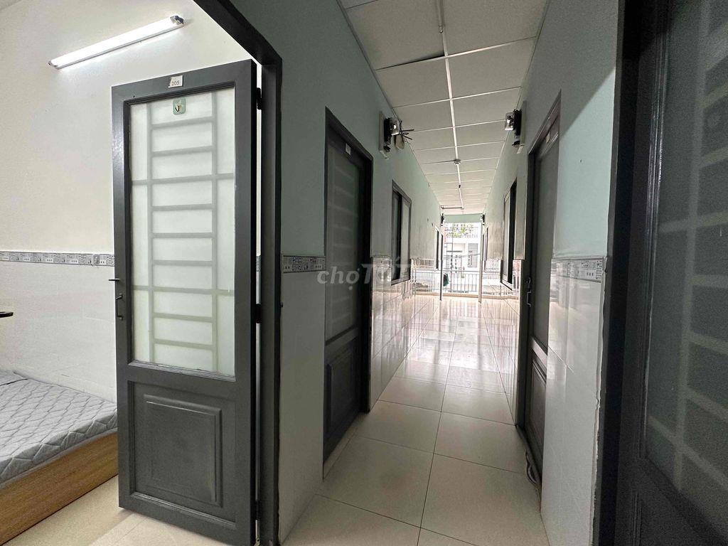 Cho Thuê Phòng Cửa Sổ Đầy Đủ Nội Thất Thang Máy Ngay Tô Hiệu, Tân Phú