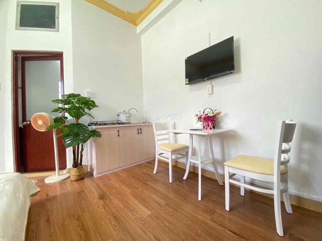 CĂN HỘ ĐẦY ĐỦ NỘI THẤT CỬA SỔ TRỜI GẦN ĐẠI HỌC VĂN HIẾN, TÂN PHÚ
