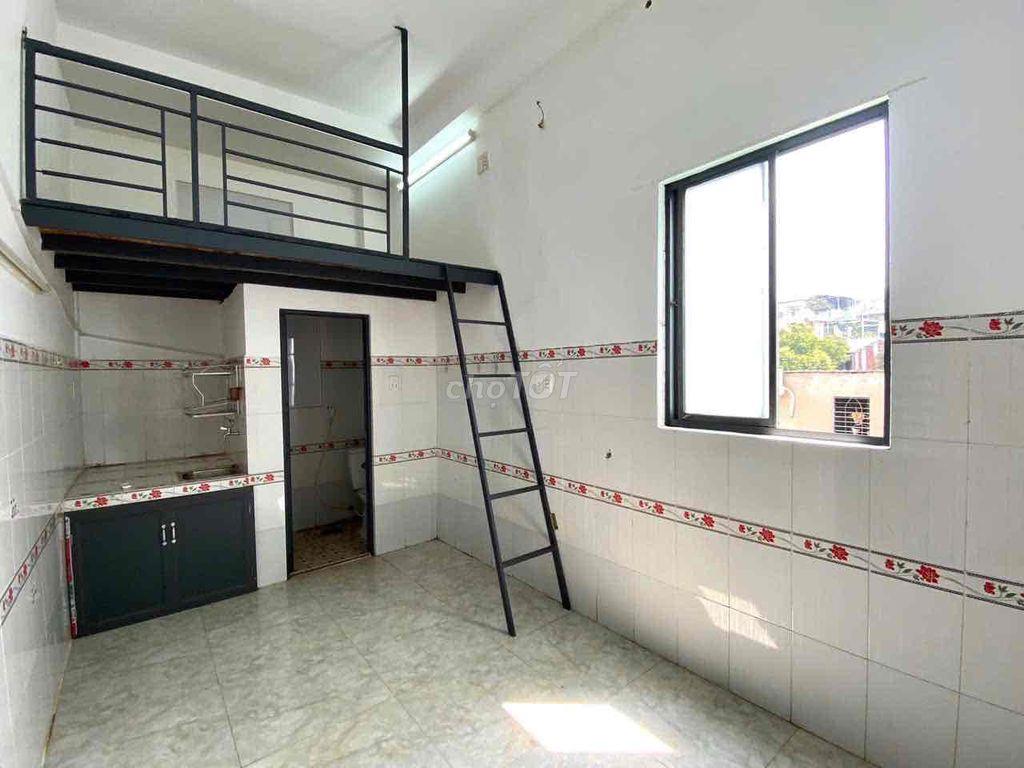 Cho Thuê Phòng Gác Cửa Sổ - Thang máy - Gần Đại Học Văn Hiến,Tân Phú