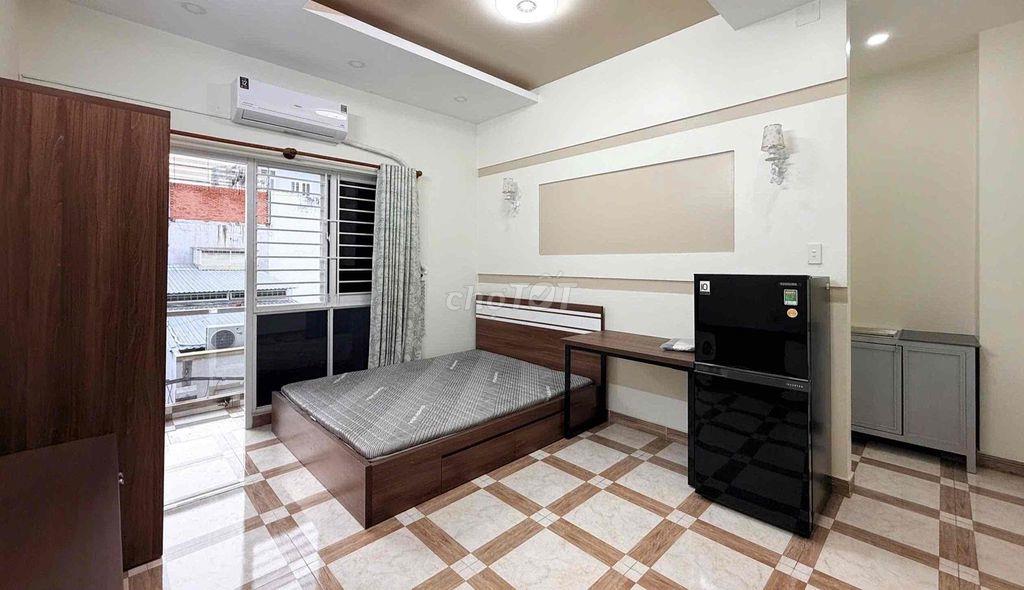 Cho Thuê Phòng Rộng Rãi Có Ban Công Đầy Đủ Nội Thất Ngay Ngã Tư Bốn Xã