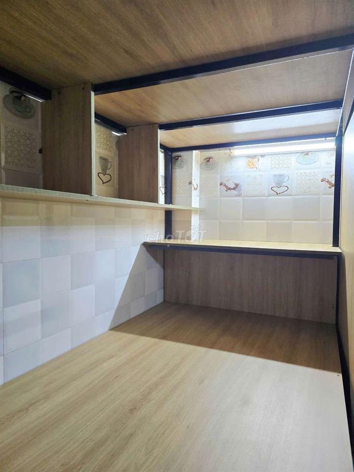 KTX Nữ Bao điện nước , có máy lạnh