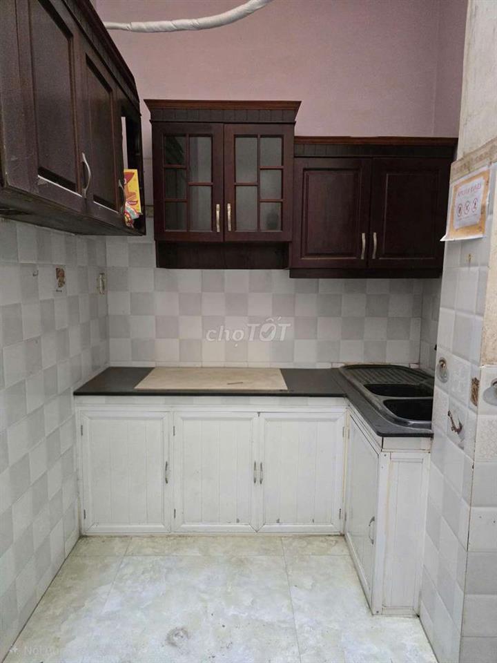 KTX Nữ Bao điện nước , có máy lạnh