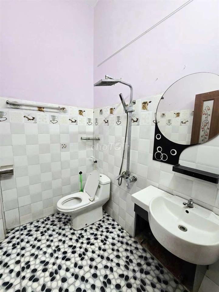 KTX Nữ Bao điện nước , có máy lạnh