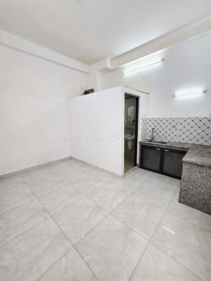 Phòng trọ bình dân 42a Mã Lò có thang máy