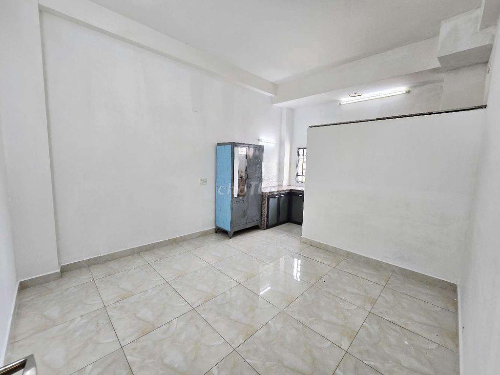Phòng trọ bình dân 42a Mã Lò có thang máy