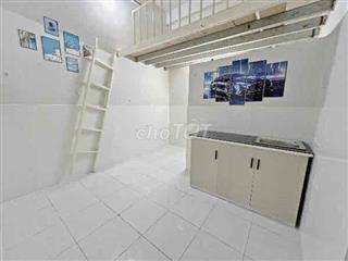 Phòng duplex, kệ bếp đang trống ngay Phạm Văn Chiêu