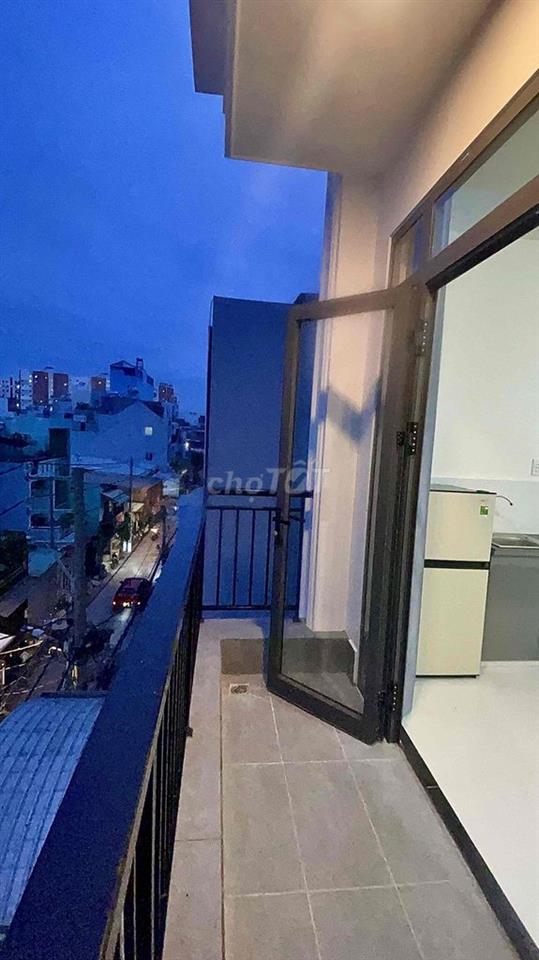 phòng ban công full nội thất thang máy Eaon tân phú
