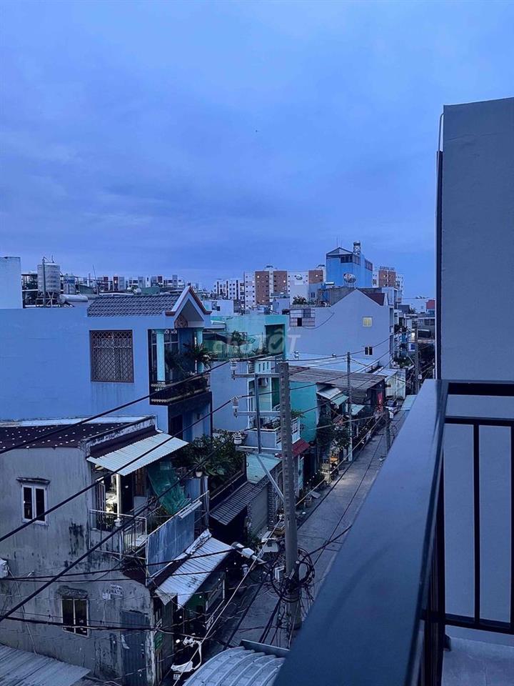 phòng ban công full nội thất thang máy Eaon tân phú