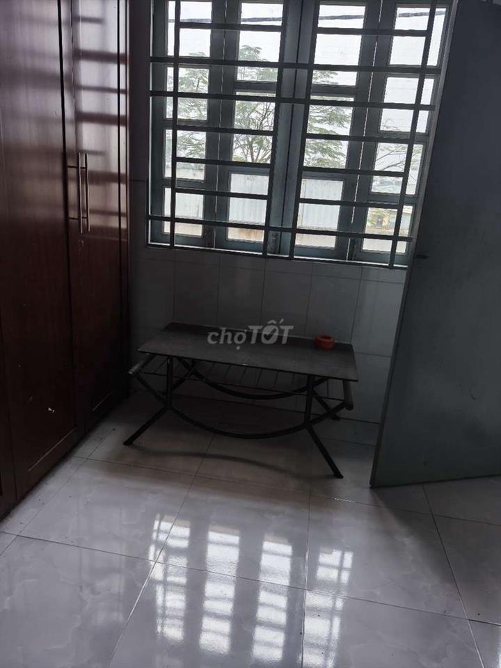Phòng sạch sẽ giờ tự do an ninh 
