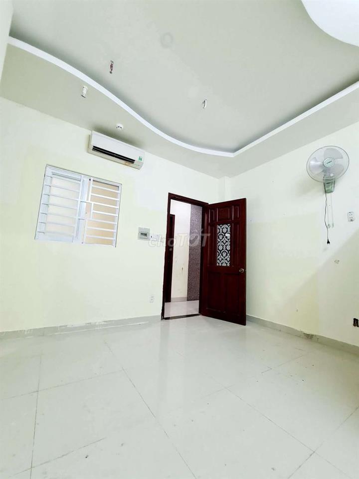Phòng Đẹp, Máy Lạnh, Gần Ngã Tư 4 Xã, Trung Tâm Bình Tân