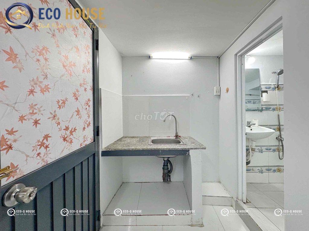 đầu đường Nguyễn Sơn, giáp Thoại Ngọc Hầu, Tân Phú