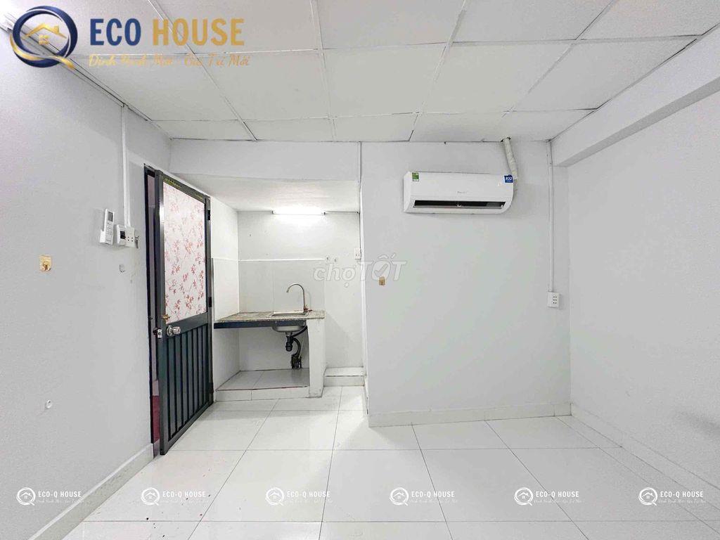 đầu đường Nguyễn Sơn, giáp Thoại Ngọc Hầu, Tân Phú