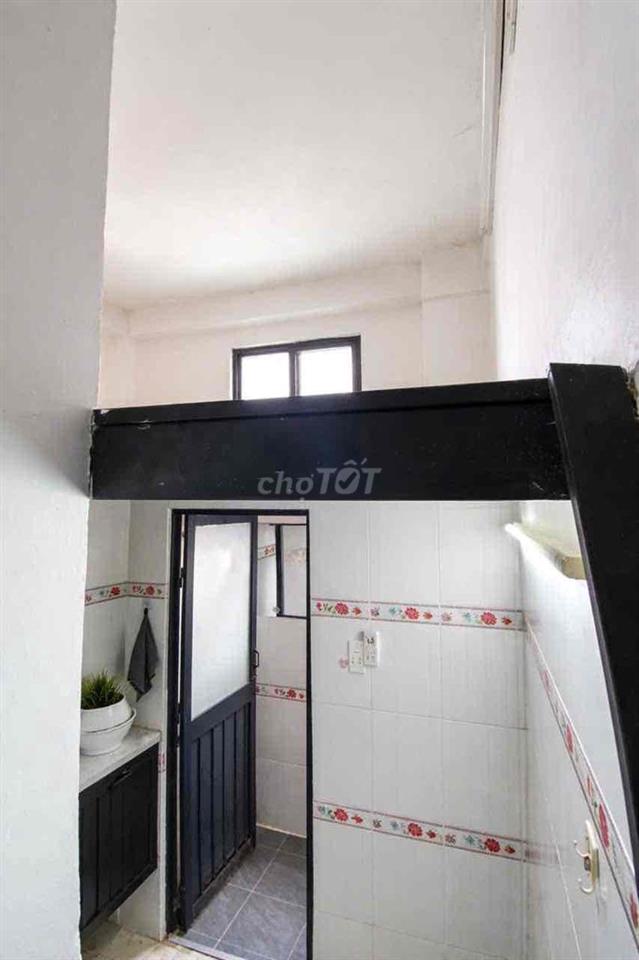 Duplex 1 người ở đầu đường Nguyễn Sơn, Tân Phú