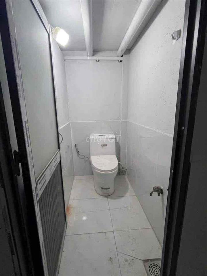 Phòng trọ ngay chợ đầu mối hóc môn. Giá 1tr9. Địa chỉ 25/2E phạm thị h