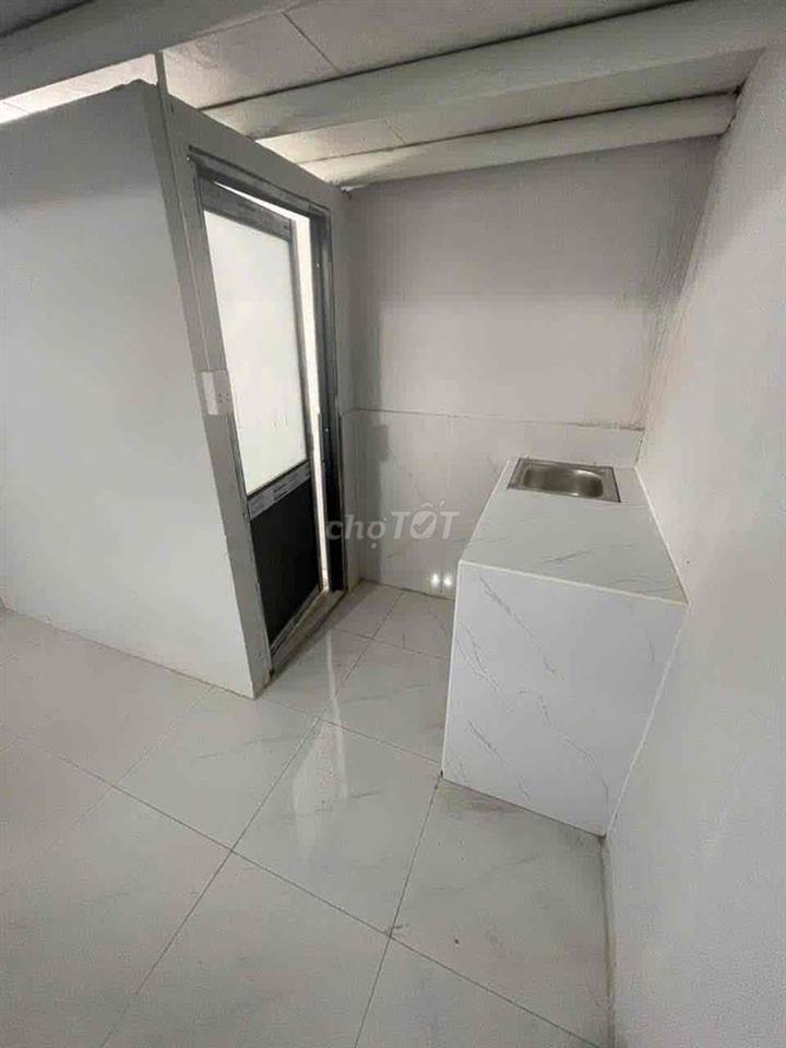 Phòng trọ ngay chợ đầu mối hóc môn. Giá 1tr9. Địa chỉ 25/2E phạm thị h
