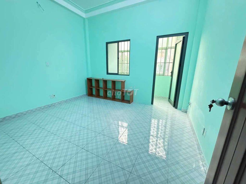 CHO THUÊ PHÒNG ĐẸP ban công, máy lạnh gần Aeon Tân Phú, ĐH Văn Hiến