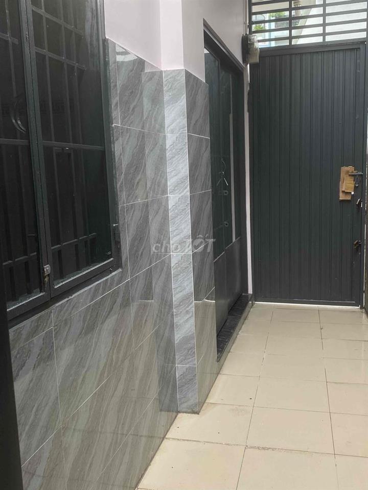Nhà trọ mới 25m2, gác lửng, cổng riêng