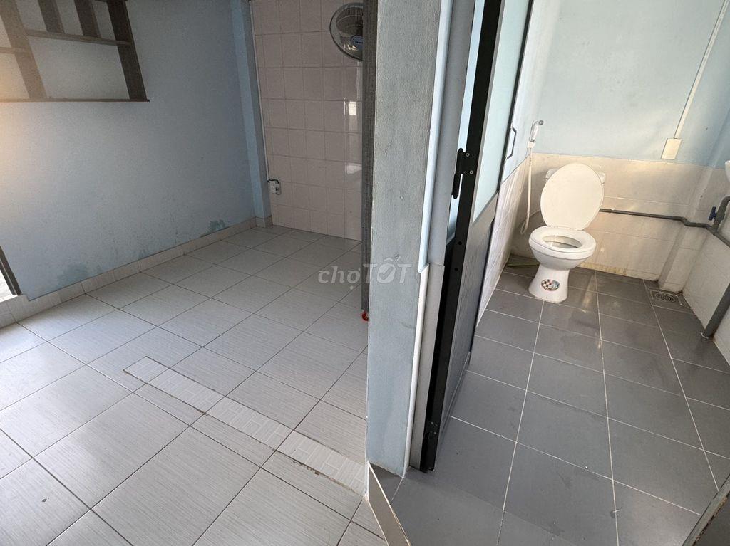 Phòng Nguyên Hồng, full nội thất, có ban công, lầu 3
