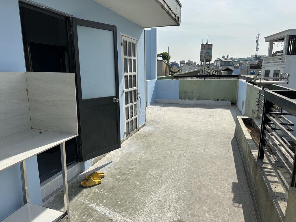 Phòng Nguyên Hồng, full nội thất, có ban công, lầu 3