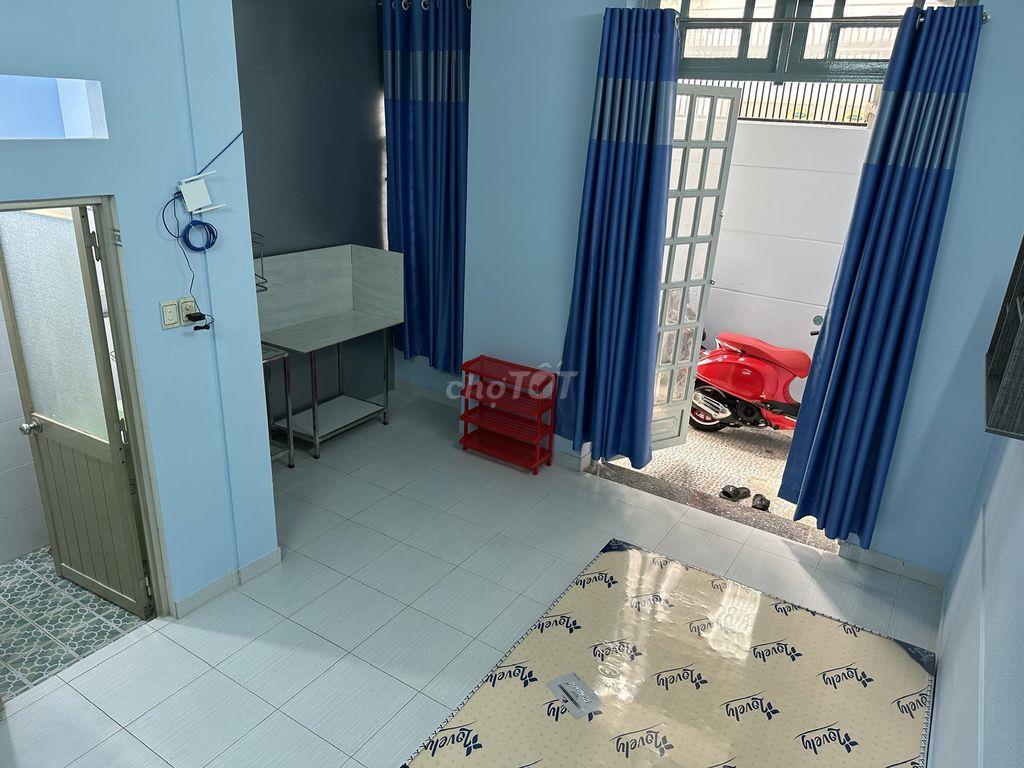Phòng Nguyên Hồng, tầng trệt, full nội thất