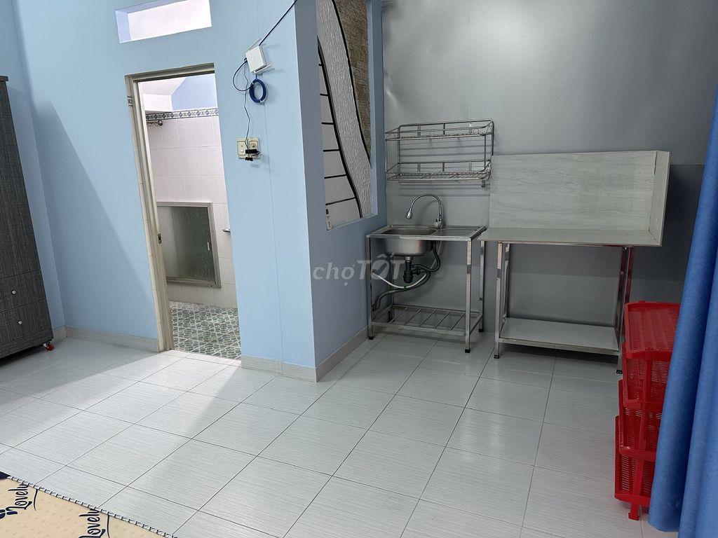 Phòng Nguyên Hồng, tầng trệt, full nội thất