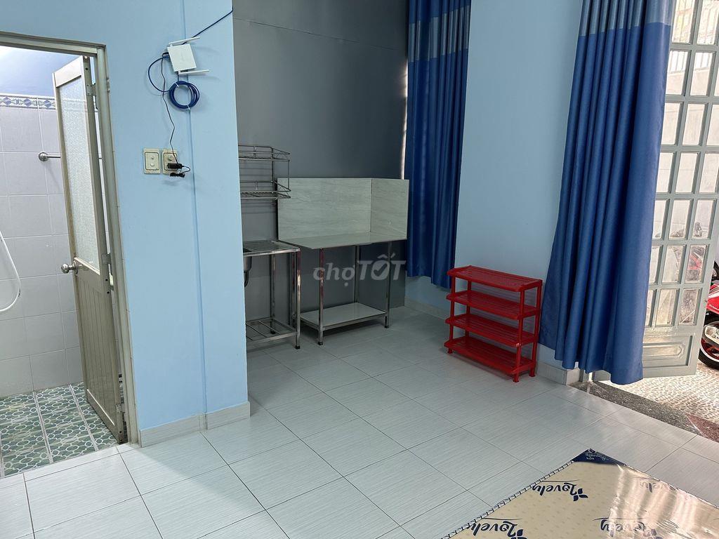 Phòng Nguyên Hồng, tầng trệt, full nội thất
