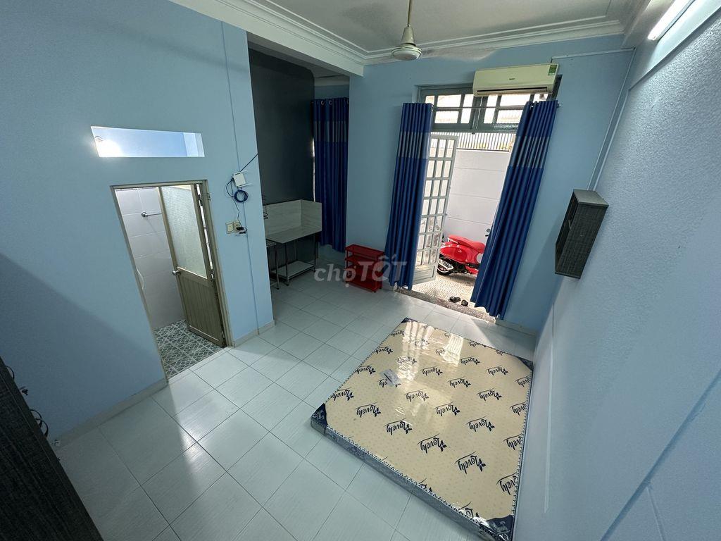 Phòng Nguyên Hồng, tầng trệt, full nội thất