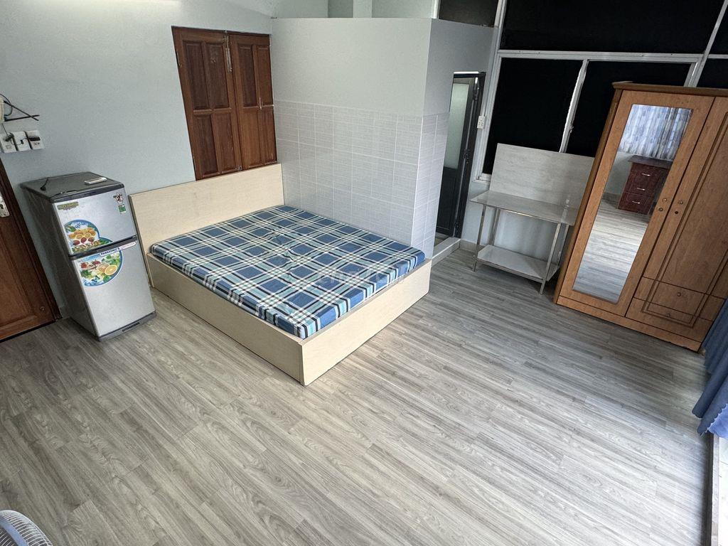Phòng Bình Lợi, full nội thất, có ban công lớn, gần ĐH Văn Lang