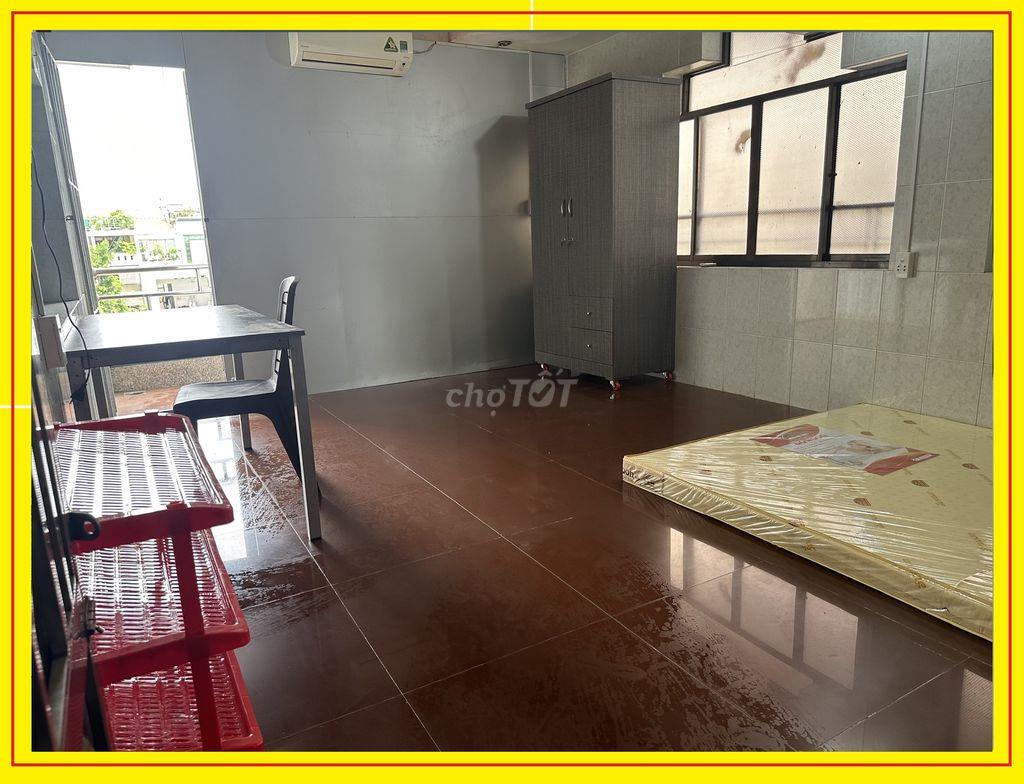 Phòng gần cổng ĐH Văn Lang, full nội thất, có BAN CÔNG
