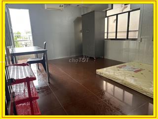 Phòng gần cổng ĐH Văn Lang, full nội thất, có BAN CÔNG